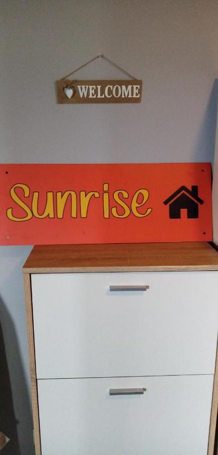 Hostel Sunrise Przy Dw. Zachodnim Varsovia Exterior foto
